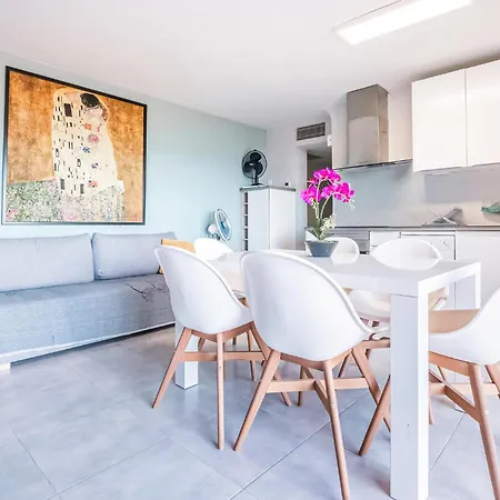 In With House Sea View Apartman
